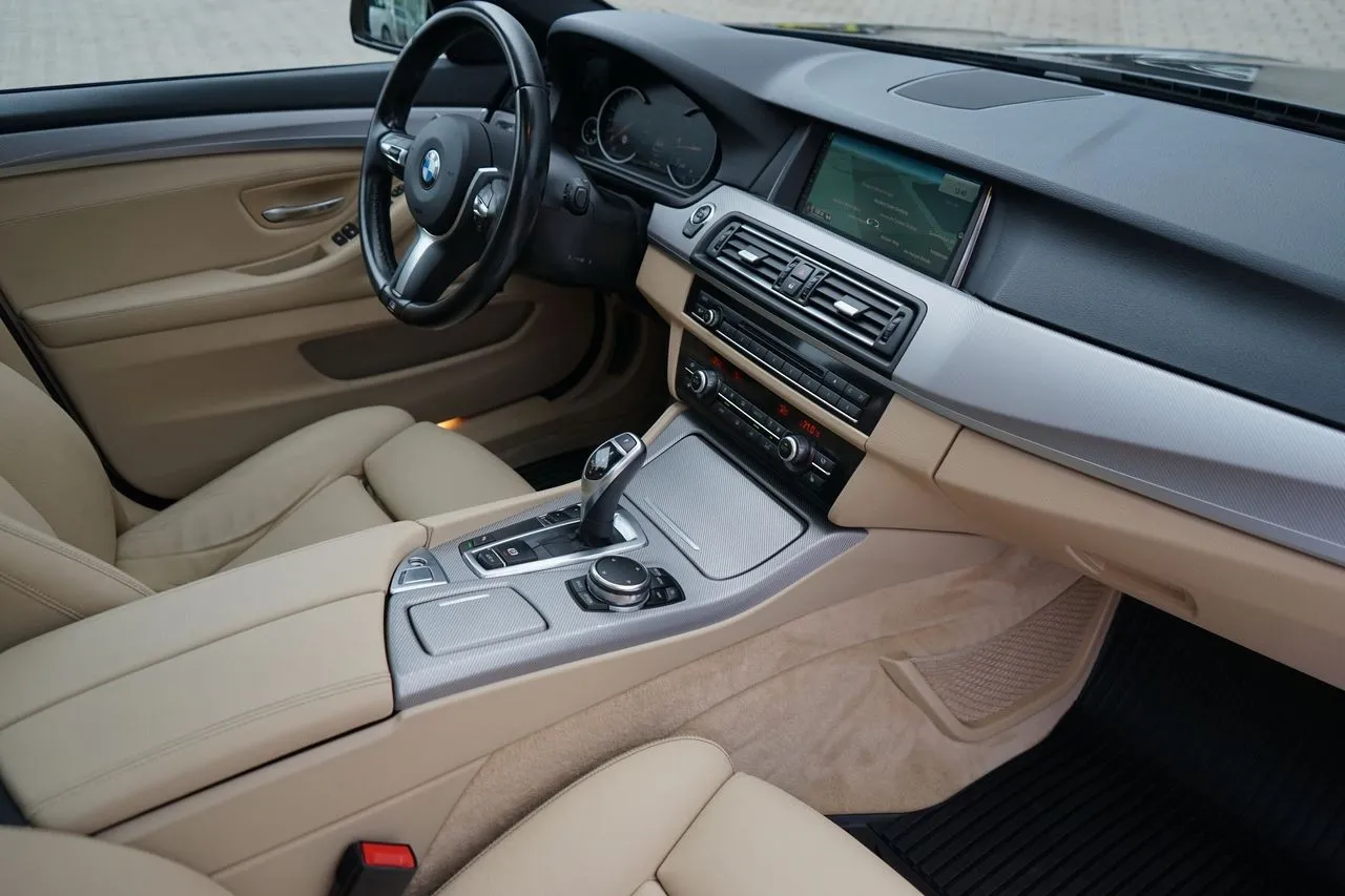 BMW 5er Reihe 530d Touring Sport-Aut....  Image 6