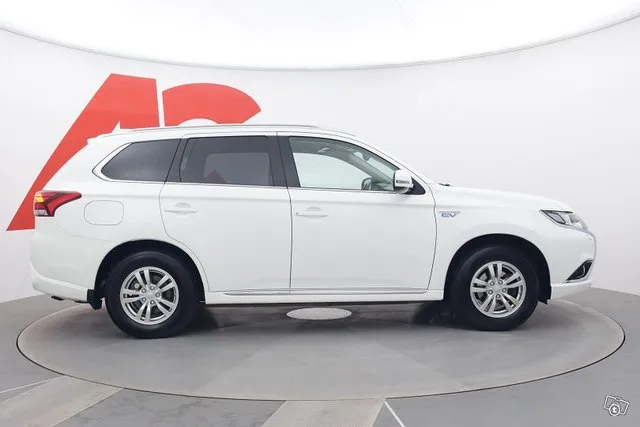 Mitsubishi Outlander Intense Plus 4WD 5P - Ladattava hybridi Image 6